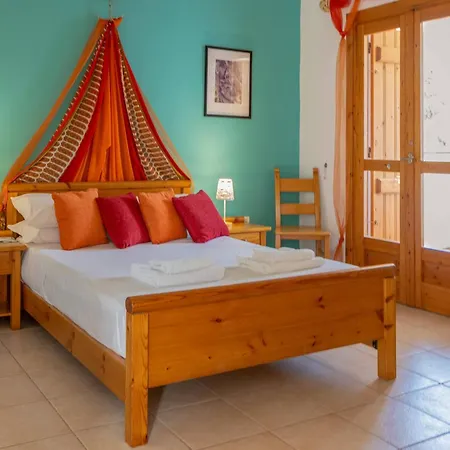 Villa Asteria Not Overlooked, 3 Min Drive To