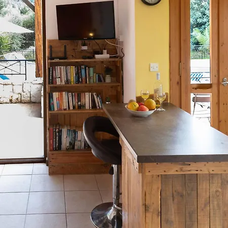 Villa Asteria Not Overlooked, 3 Min Drive To *