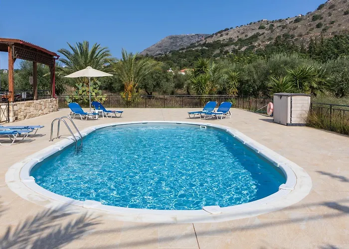 Villa Asteria Not Overlooked, 3 Min Drive To La Canea