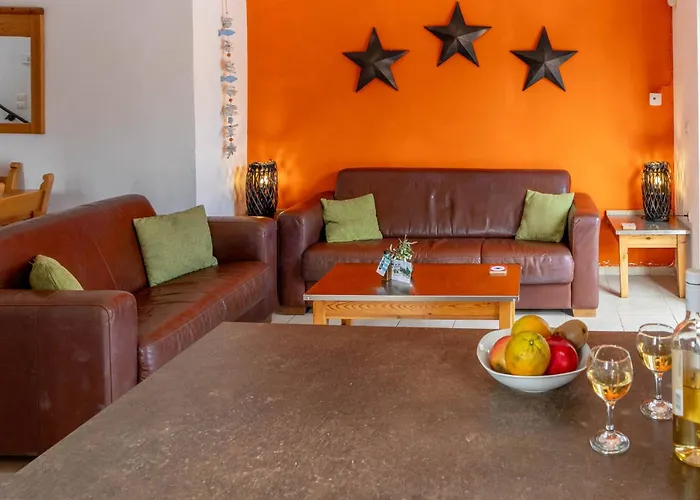 Villa Asteria Not Overlooked, 3 Min Drive To La Canea